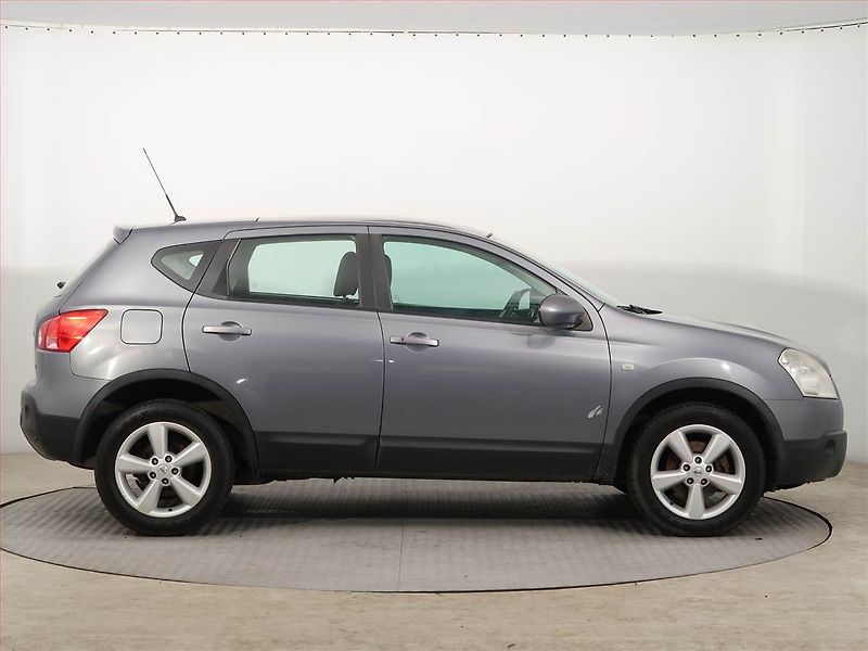Nissan Qashqai (2008) 2.0 dCi, nová STK, pěkný stav - fotka 6 z 17
