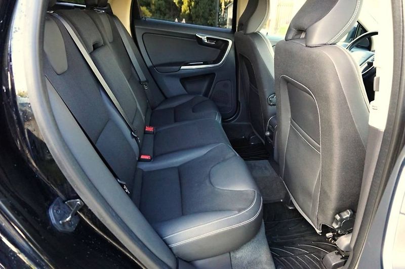 Volvo XC60 (2012) 2,0 D3 120 kW - fotka 17 z 35