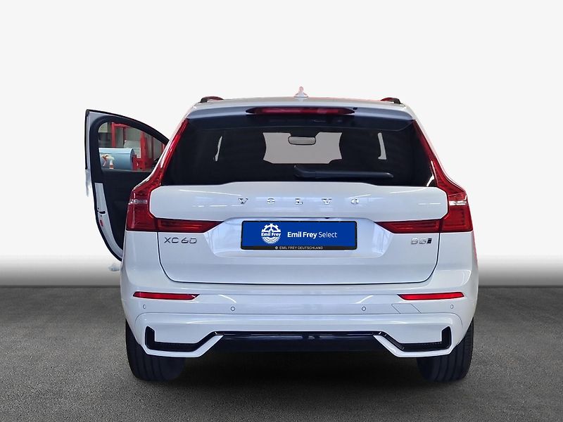 Volvo XC60 B5 AWD Plus Dark - fotka 5 z 15