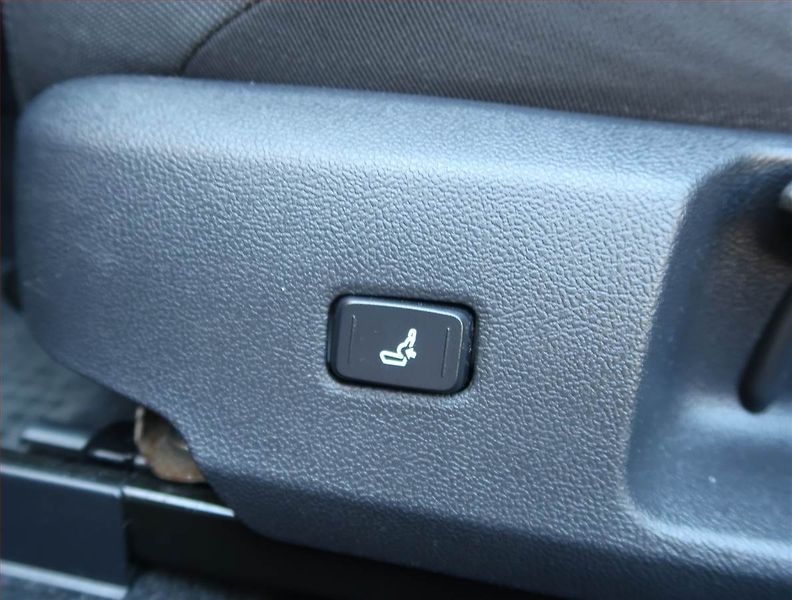 Toyota Corolla (2020) 1.8 Hybrid, Automat, Tempomat - fotka 20 z 22