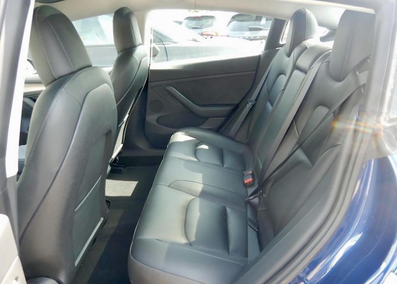 Tesla Model 3 (2023) RWD, LFP baterie - fotka 6 z 7