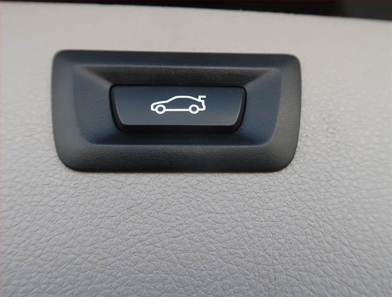 BMW Řada 3 (2018) 318 d, Automat, Serv.kniha - fotka 15 z 23