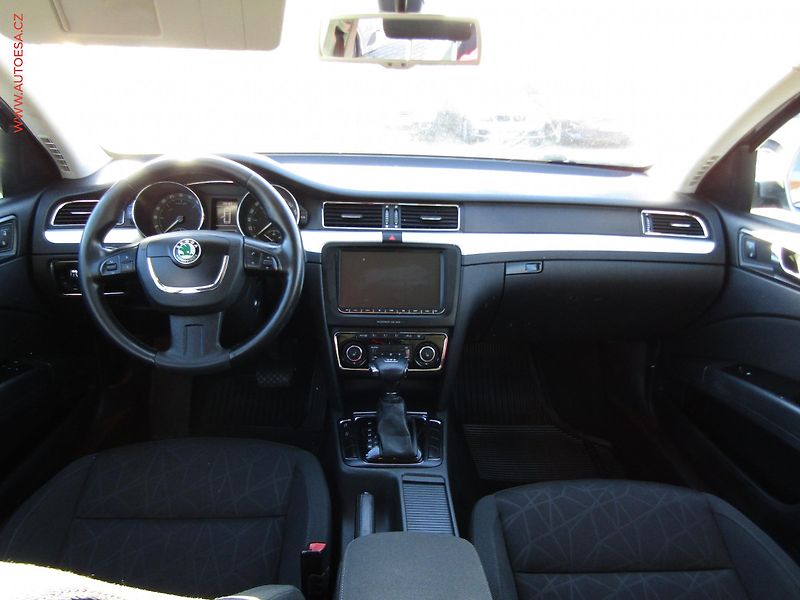 Škoda Superb (2012) 2.0 TDi, Ambition, DSG, bixen - fotka 8 z 19