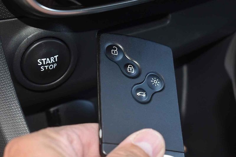 Renault Clio jezdí dobře jak na kvalitním, tak i na horším povrchu.