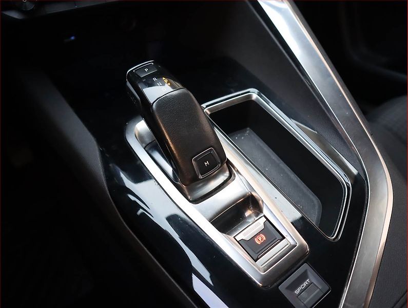 Peugeot 3008 (2019) 1.5 BlueHDi, Automat - fotka 13 z 22