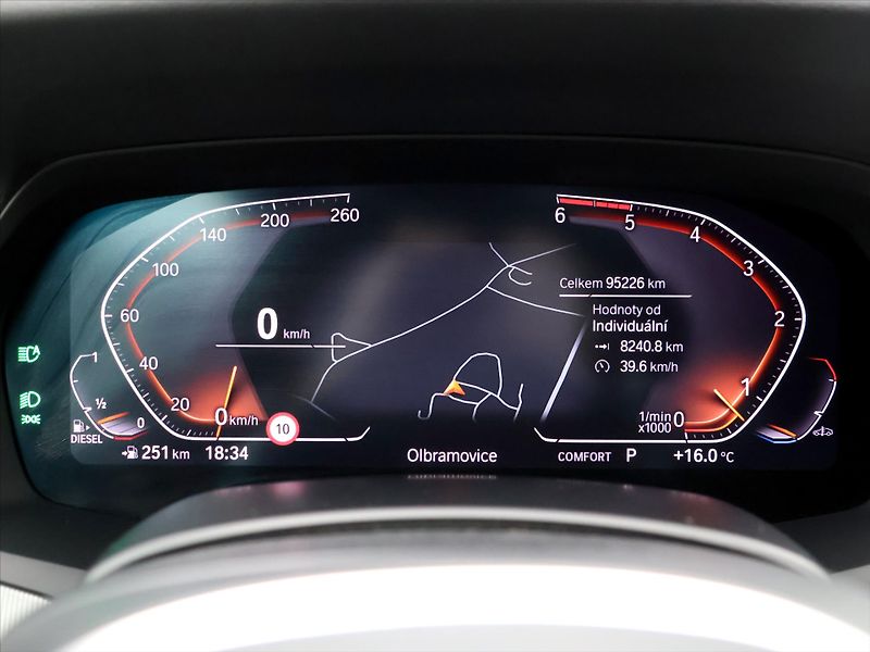 BMW X5 3,0 30d 195kW M-sport CZ DPH - fotka 20 z 50