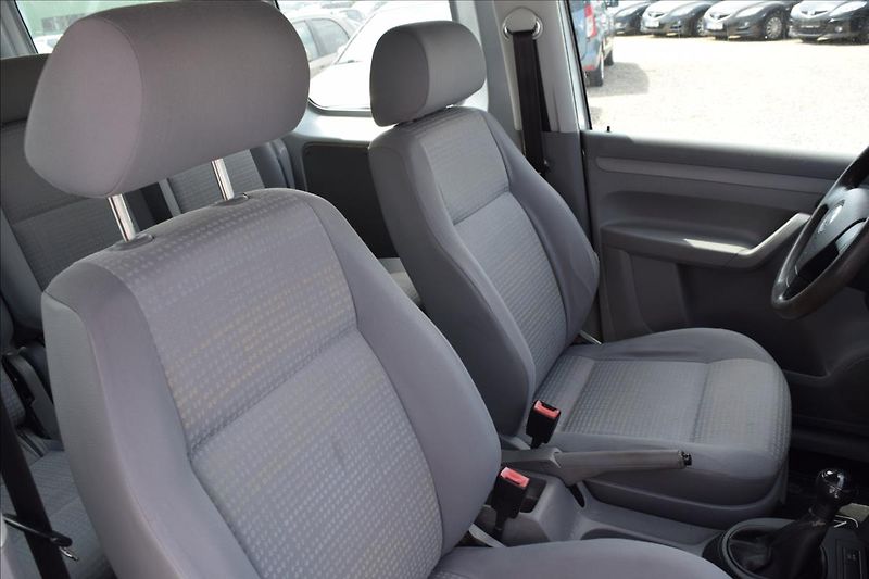 Volkswagen Caddy 1,9 TDI 77KW BEZ DPF A KOROZE - fotka 19 z 41