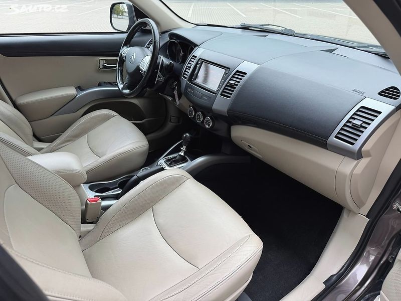 Citroën C-Crosser (2012) 2.2HDi, 115kw 4x4 Aut. 7 míst - fotka 9 z 18