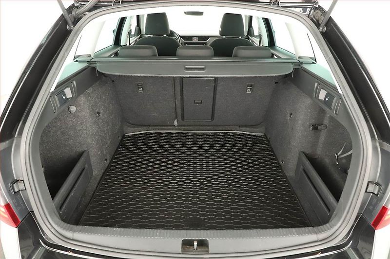 Škoda Octavia (2019) 1.6 TDI, Automat, Navi - fotka 20 z 21
