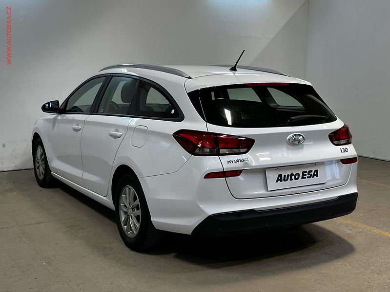 Hyundai i30 (2018) 1.4 T-GDi, 1.maj,ČR, Trikolor - fotka 6 z 16