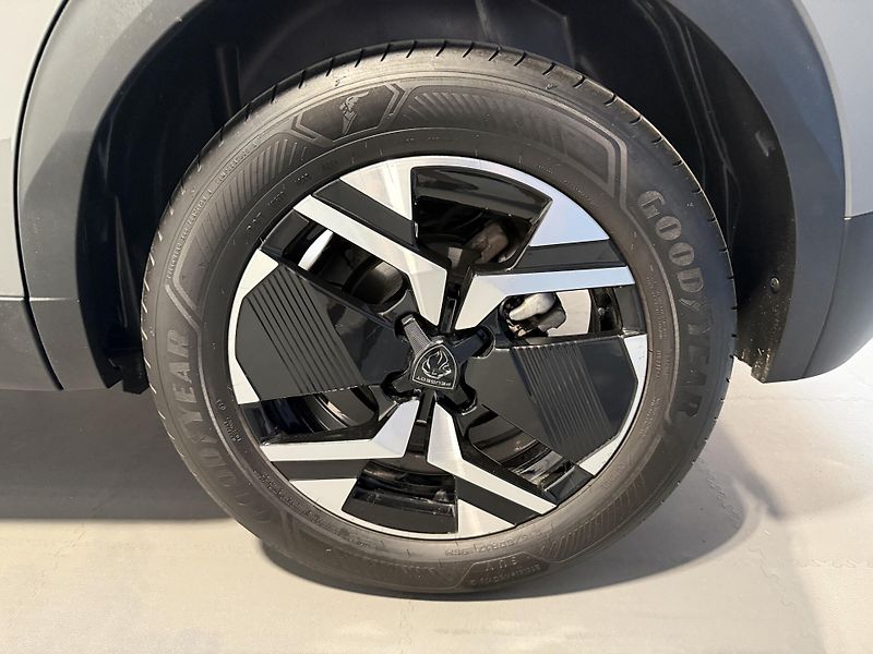 Peugeot 2008 ALLURE 1.2 PureTech 130 S&S EA - fotka 13 z 13