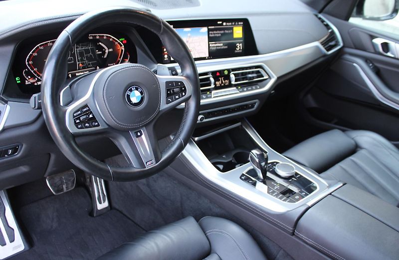 BMW X5 xDrive30d - fotka 4 z 24