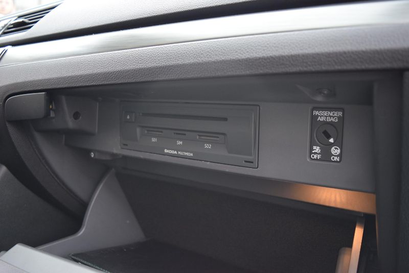 Škoda Superb (2016) 2.0TDI 140kw 4x4 DSG STYLE NAV - fotka 42 z 50