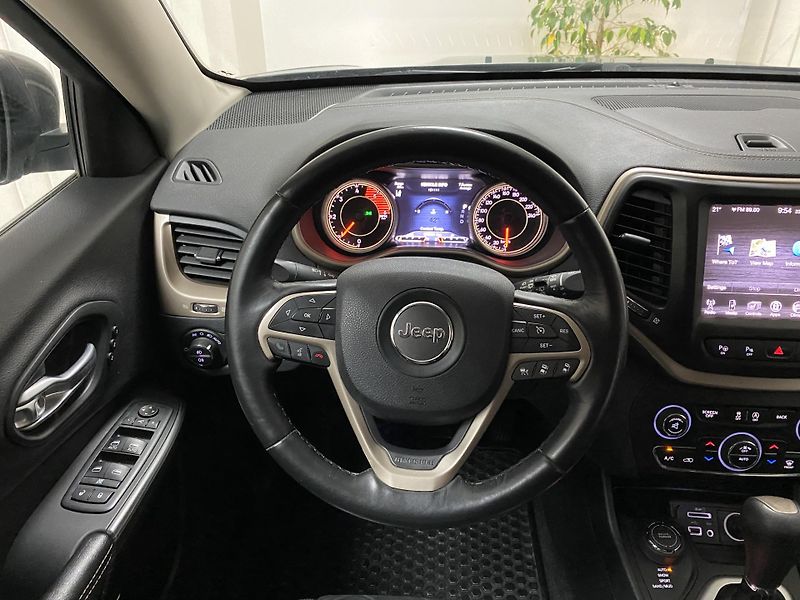 Jeep Cherokee 2.2 M-JET,A/T,4x4,1.MAJ.TZ - fotka 21 z 31