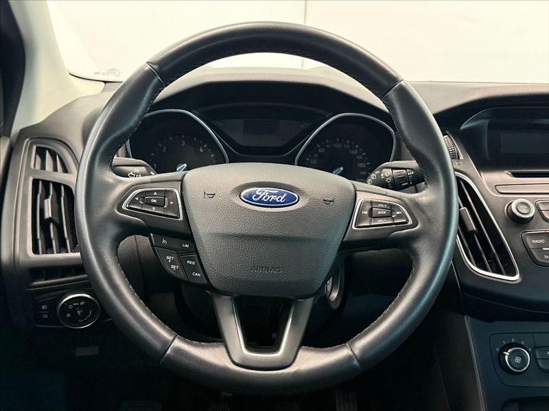 Ford Focus 1,5 TDCI TITANIUM 62 500KM - fotka 8 z 16