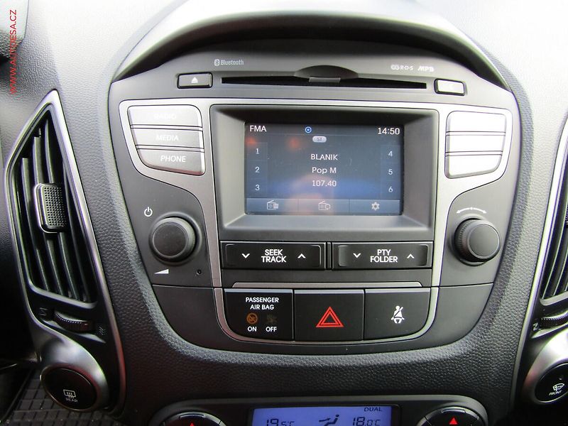 Hyundai ix35 (2014) 2.0 CRDi 4WD, ČR, servis - fotka 17 z 23