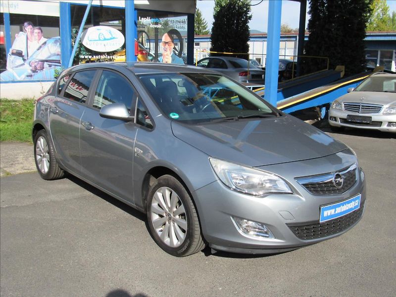 Opel Astra 1,4 Turbo 103kW - fotka 3 z 32