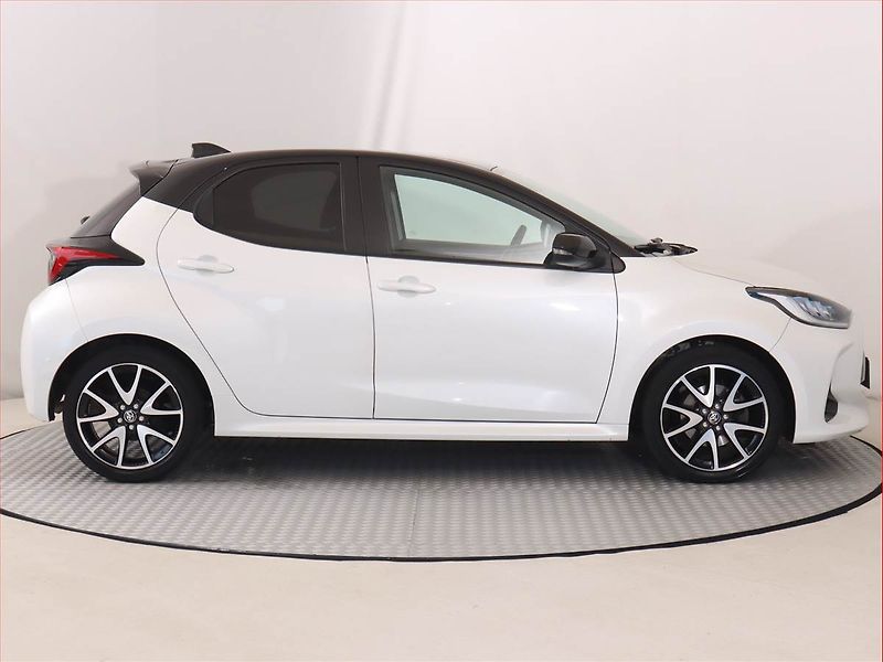Toyota Yaris (2021) 1.5 VVT-i, Serv.kniha, Kůže - fotka 6 z 17
