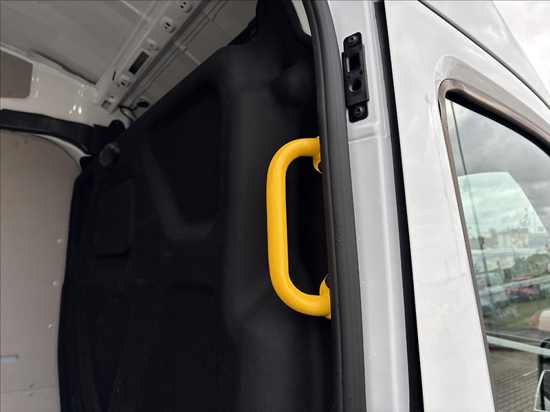 Ford Transit Trend L4 135kW 89kWh BEV - fotka 19 z 46