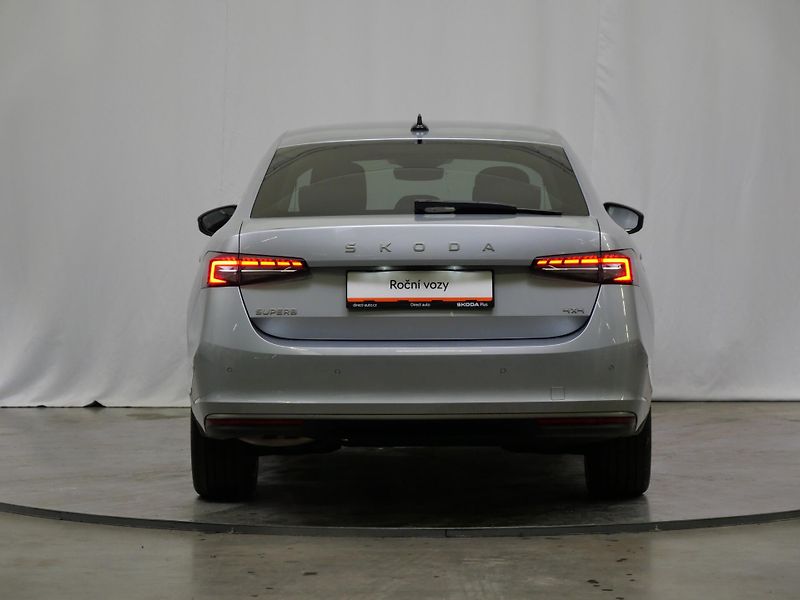 Škoda Superb - fotka 6 z 26
