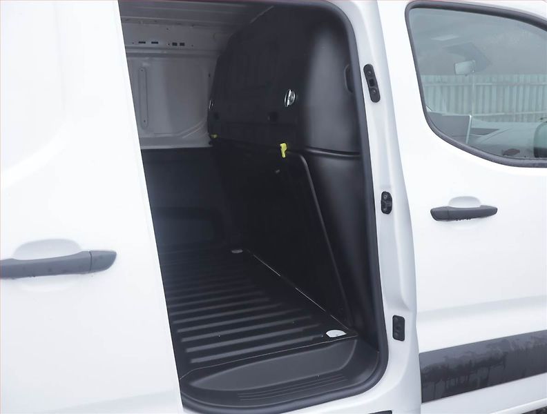 Peugeot Partner (2019) 1.5 BlueHDi, 3Místa, DPH - fotka 9 z 20