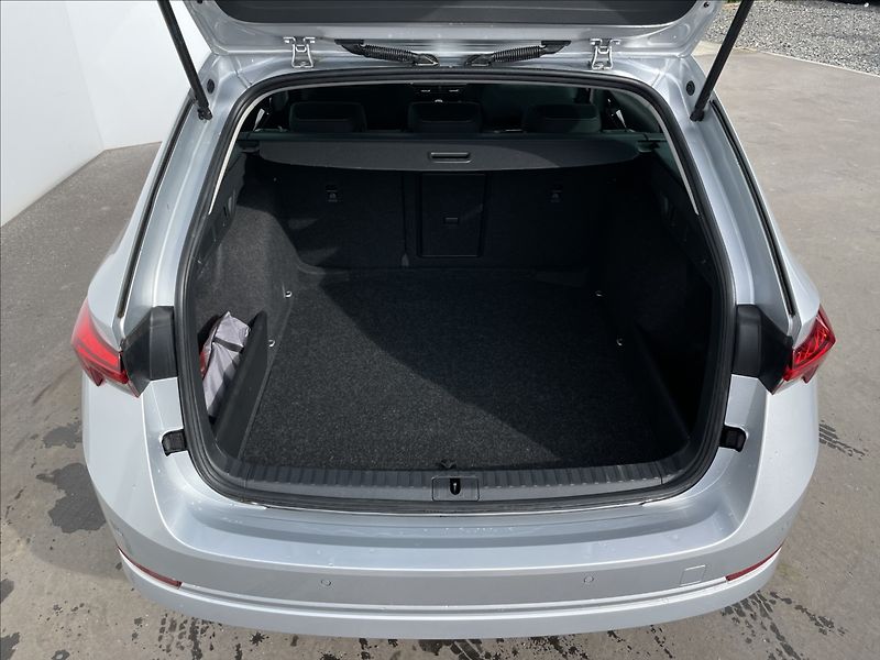 Škoda Octavia 2,0 TDI Combi Ambition Plus - fotka 24 z 24