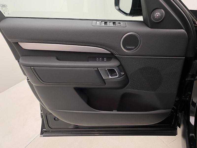 Land Rover Discovery P360 R-DYNAMIC SE AWD - fotka 13 z 42