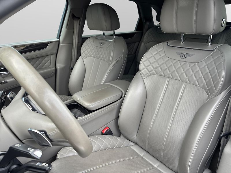 Bentley Bentayga V8 - fotka 11 z 14