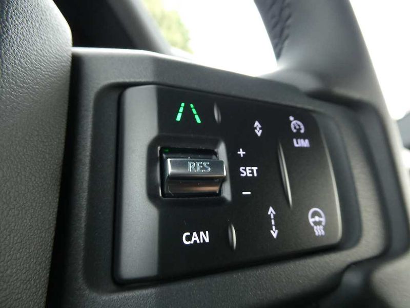 Land Rover Defender 110 3,0 X-Dynamic SE D250 - fotka 20 z 37