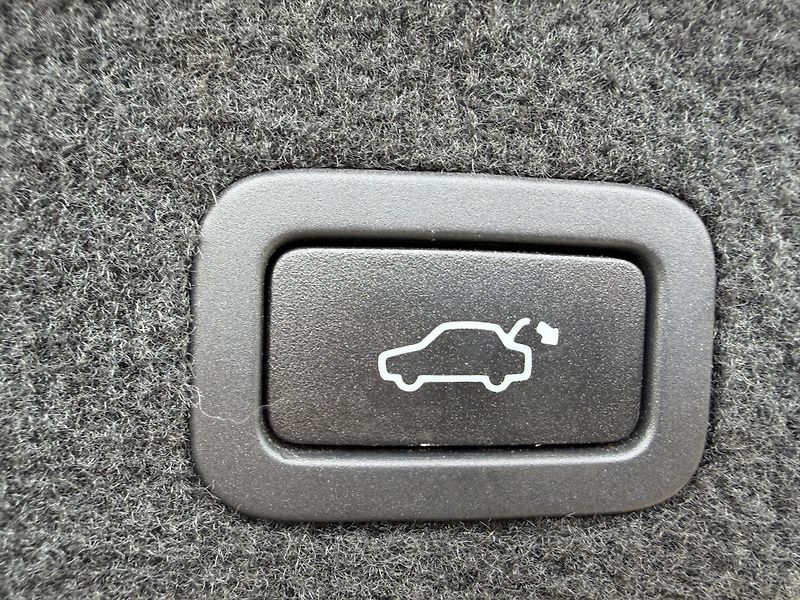 Volvo V70 2.0 D4 POLESTAR NAVI ROZVODY - fotka 34 z 46