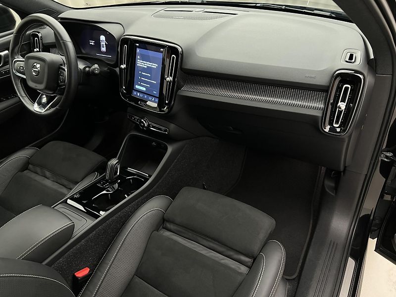 Volvo XC40 AWD TWIN MOTOR RECHARGE - fotka 24 z 44