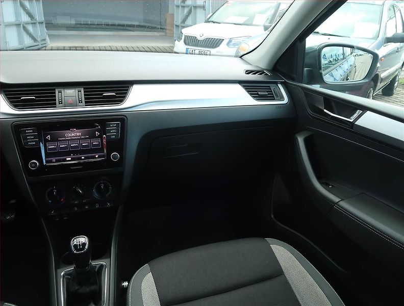 Škoda Rapid (2017) Spaceback 1.0 TSI - fotka 8 z 15
