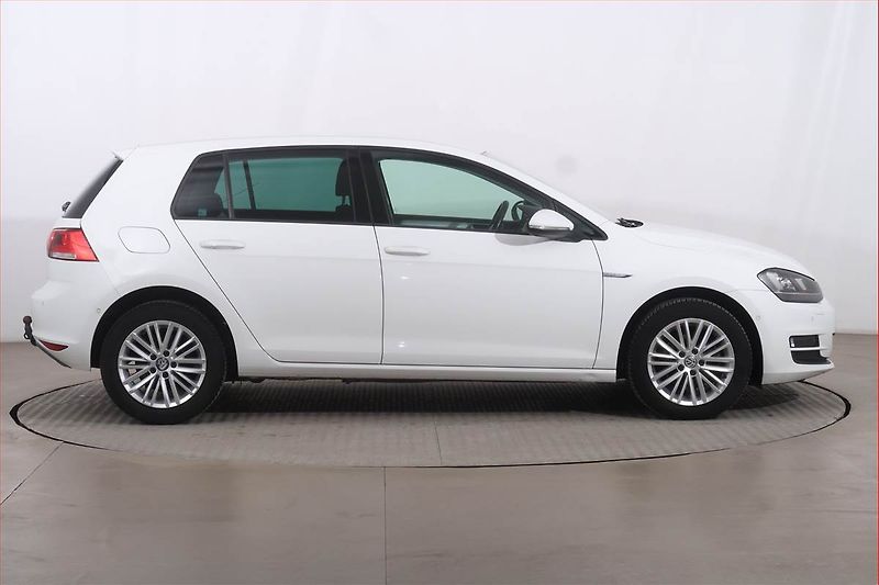 Volkswagen Golf (2014) Comfortline 1.6 TDI, Automat - fotka 6 z 23