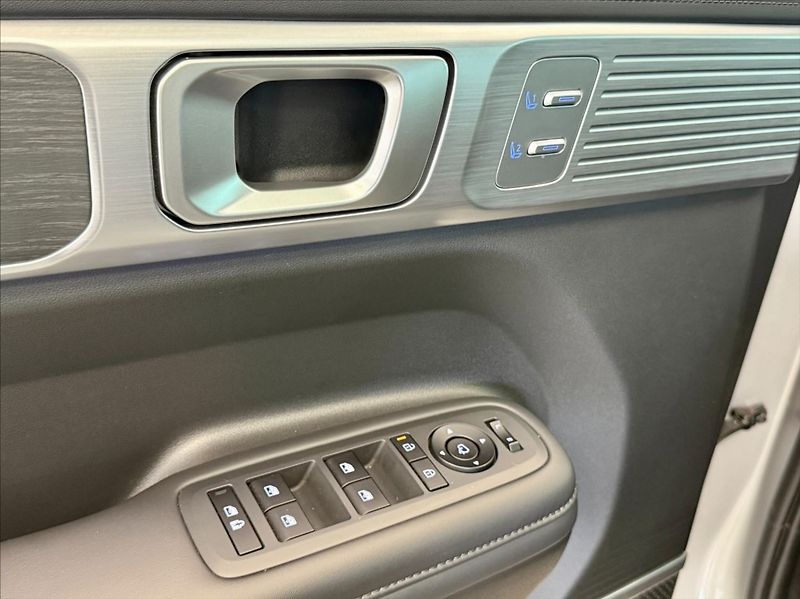 Hyundai Santa Fe 1,6 T-GDI STYLE PREMIUM BOSE - fotka 19 z 29