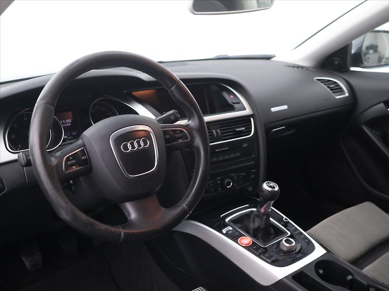 Audi A5 3,0 TDI 176KW QUATTRO SLINE - fotka 19 z 27