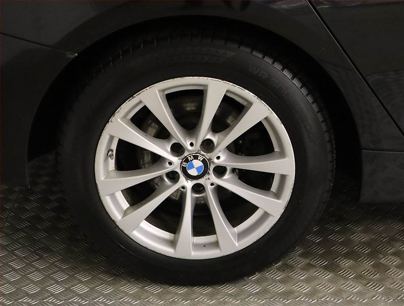 BMW Řada 3 (2015) Sport Line 320d xDrive GT - fotka 15 z 23