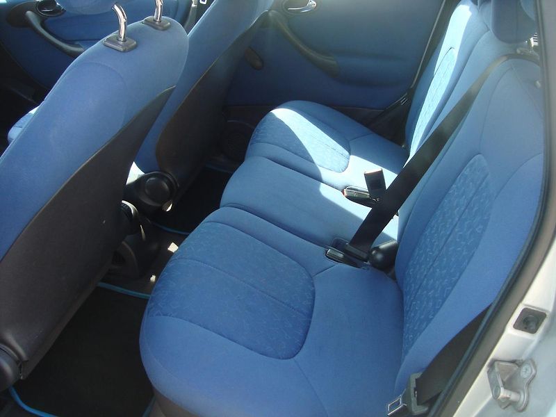 Mercedes-Benz Třídy A (2002) 170CDI - fotka 8 z 15