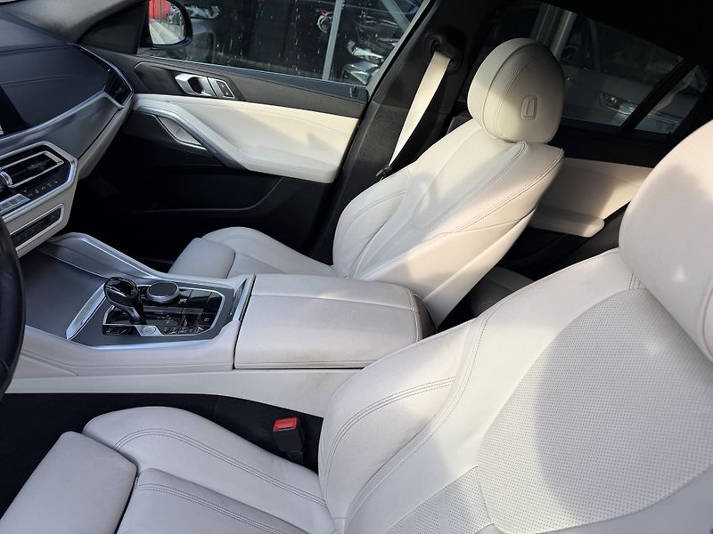 BMW X6 (2022) 30XD 210kW LASER TZ R20 CZ!!!! - fotka 34 z 45