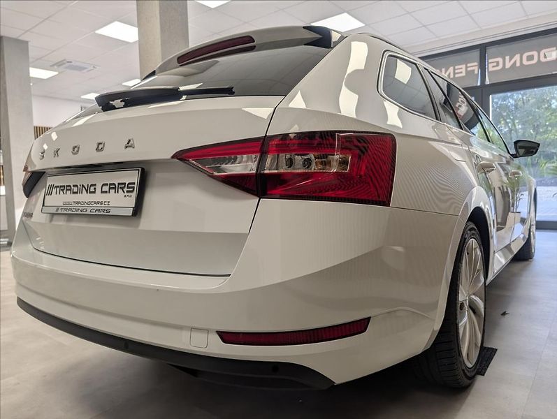 Škoda Superb 2.0 TDI STYLE - fotka 8 z 30