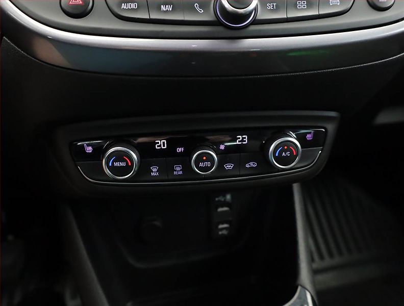 Opel Crossland X (2019) Innovation 1.2 Turbo - fotka 10 z 18