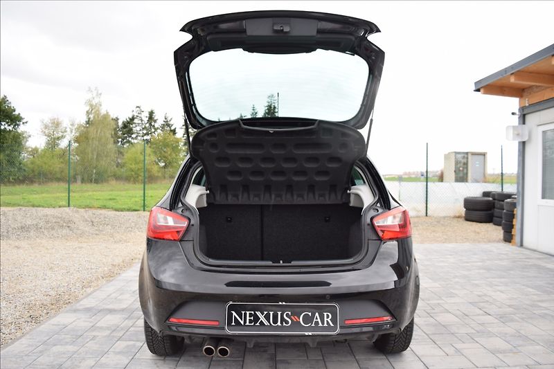 Seat Ibiza 1,2 i 66KW FR-LINE NÍZKÉ KM - fotka 13 z 39