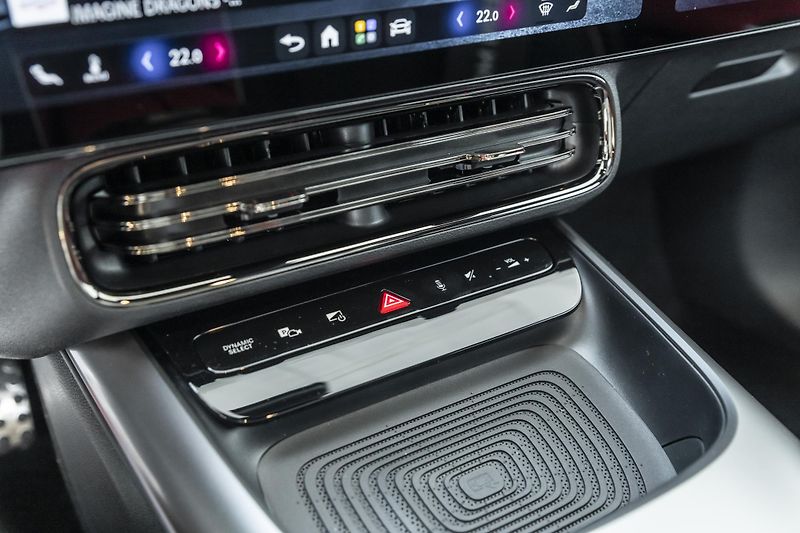 Mercedes-Benz CLA 220 AMG*4MATI*Superscreen*Pano - fotka 23 z 38