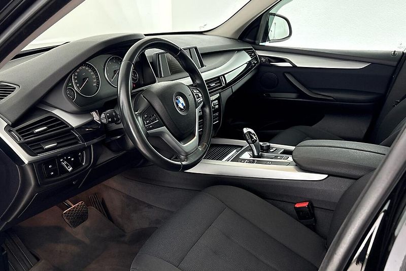 BMW X5 xDrive 35i - fotka 7 z 26