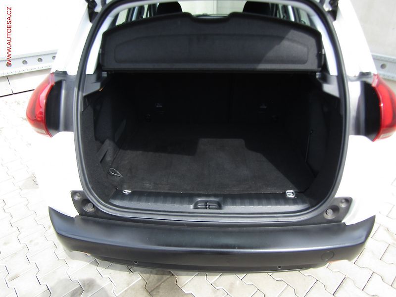 Peugeot 2008 (2019) 1.2 PT, ČR, AT - fotka 7 z 20