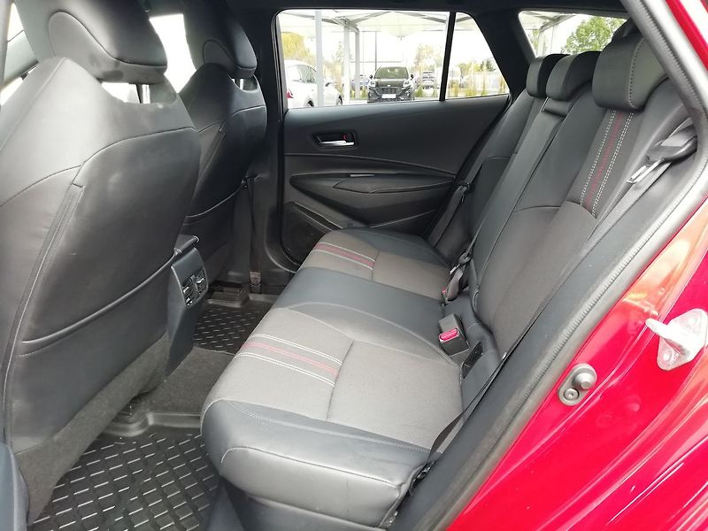 Toyota Corolla GR-Sport TS 2,0 HEV e-CVT - fotka 7 z 21