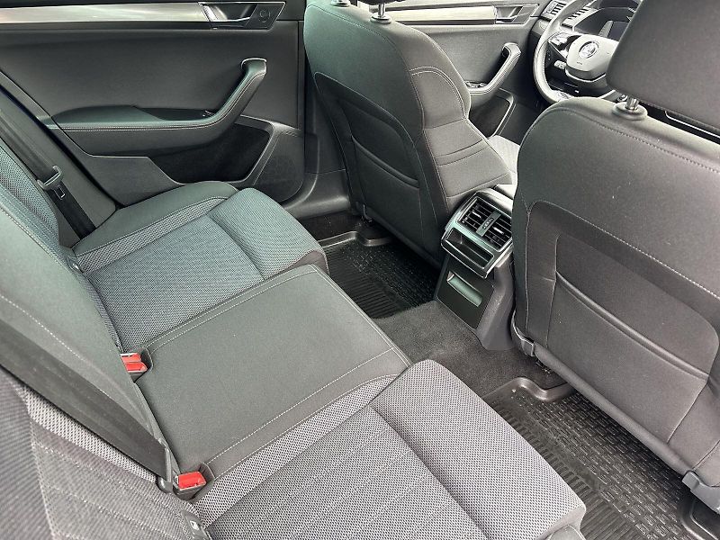 Škoda Superb (2021) Combi 1.4 TSI iV DSG Style - fotka 11 z 31