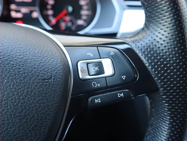 Volkswagen Passat (2015) 1.6 TDI, Navi, Tempomat - fotka 18 z 22