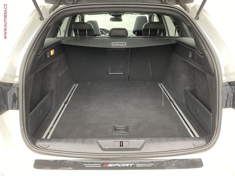 Peugeot 308 (2015) 2.0HDi, AC, LED, navi - fotka 7 z 16