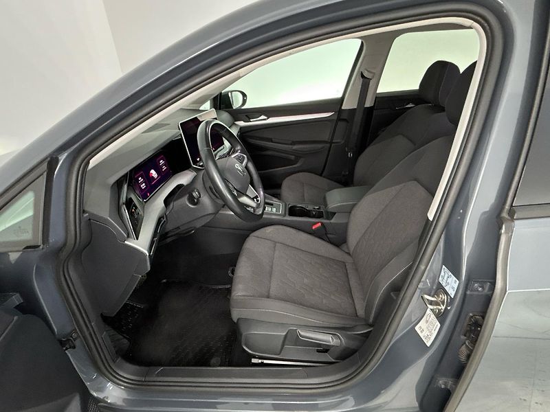 Volkswagen Golf Life DSG - fotka 7 z 29
