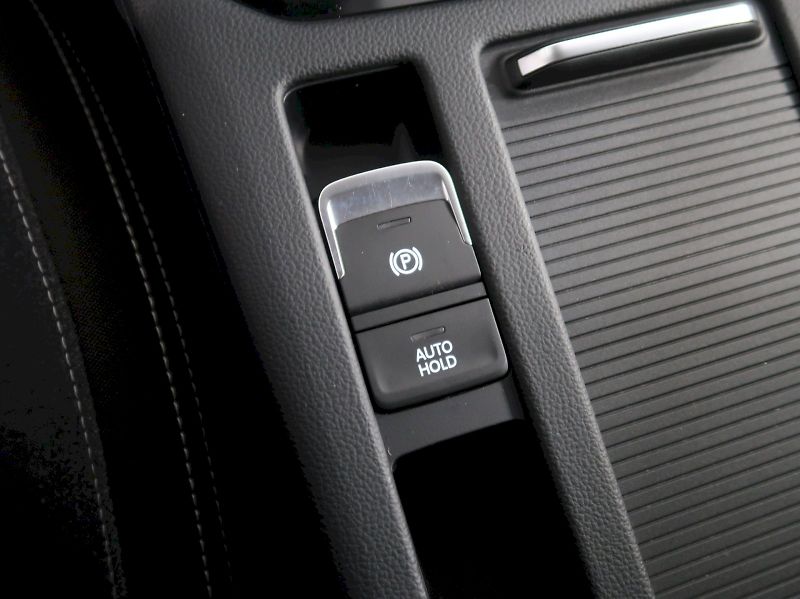 Volkswagen Passat (2022) BUSINESS 1.5TSI EVO 110KW - fotka 35 z 39